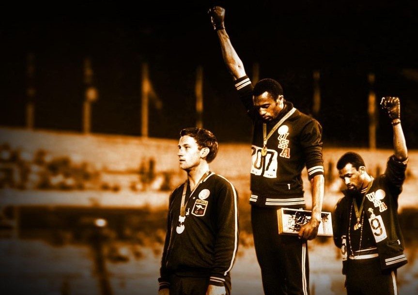 Alle prime olimpiadi latinoamericane della storia - durante la premiazione dei 200m maschili - due atleti statunitensi e un australiano sono saliti sul podio per lanciare un messaggio a favore dei diritti umani e contro il razzismo. La carriera sportiva di tutti e tre finì quel giorno. 