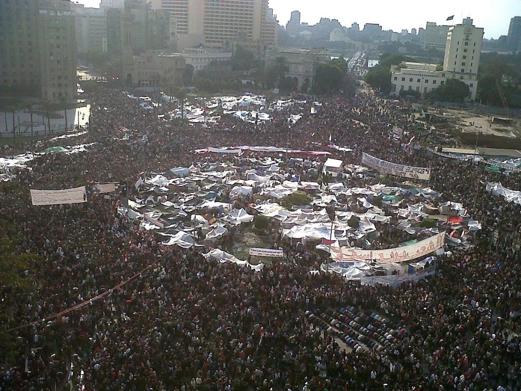 Il 18 gennaio del 2011 una giovane donna egiziana, Asmaa Mahfouz, ha sfidato le autorità mettendo la propria faccia in un appello alla mobilitazione contro un regime oppressivo e violento, chiamando tutti a scendere in piazza Tahrir. 